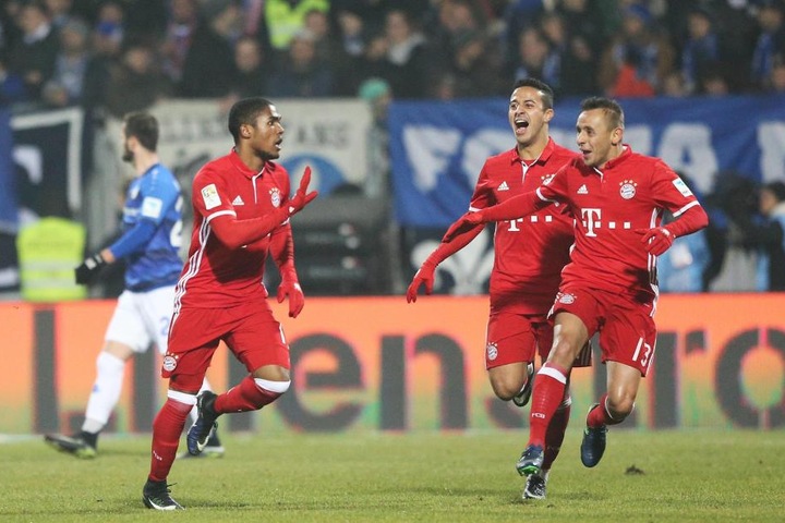 Der FC Bayern München geht mit einem Unentschieden als Herbstmeister in die Winterpause.