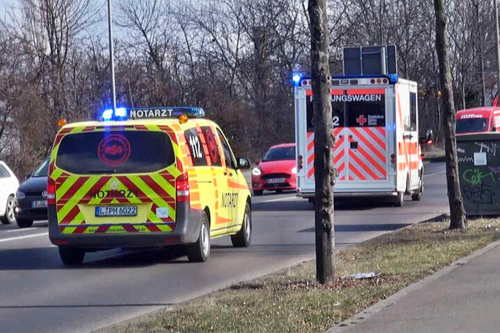 Bei dem Unfall wurde die Fußgängerin lebensgefährlich verletzt.