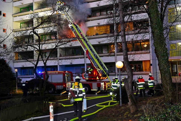 Die Feuerwehr München bei den Löscharbeiten.