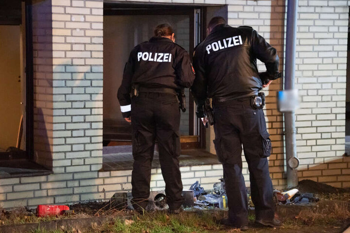 Die Polizei sicherte Spuren am Brandort.