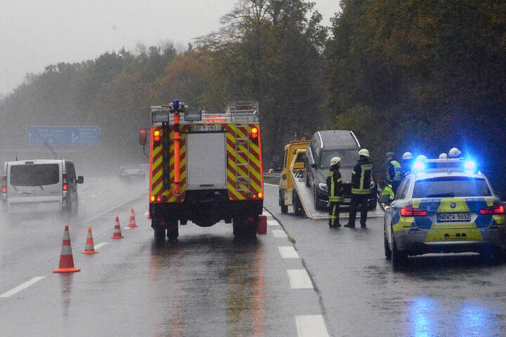 Die rechte Fahrbahn wurde gesperrt. Der SUV wurde abgeschleppt.