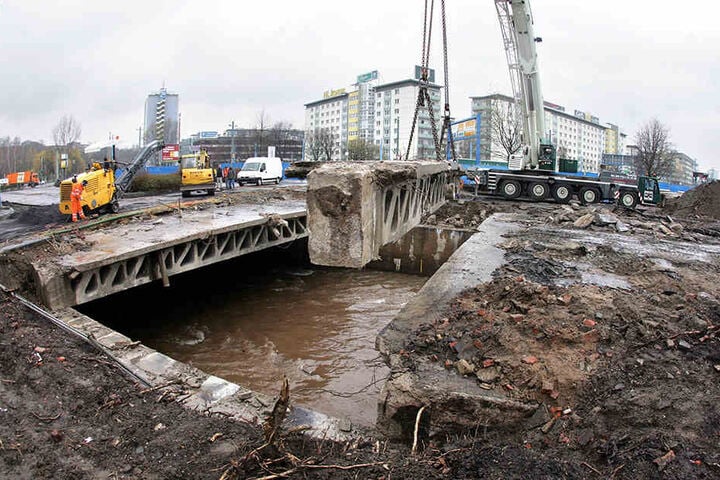Nach 96 Jahren wurde der Fluss Chemnitz 2008 aus dem Untergrund befreit. Die Fläche
verwandelte sich in eine Stadtidylle