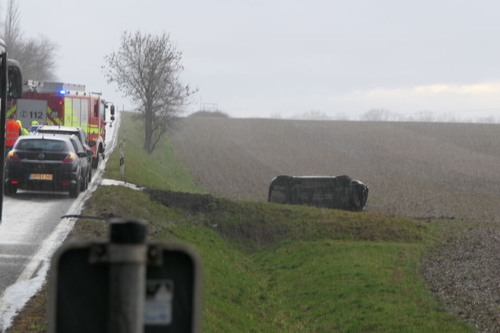 Ein Feuerwehrkamerad ist am Sonntag mit seinem Ford Ka verunglückt.
