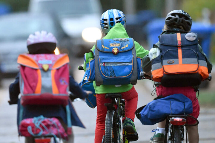 Die Kinder waren nach der Grundschule auf dem Weg zum Hort. (Symbolbild)