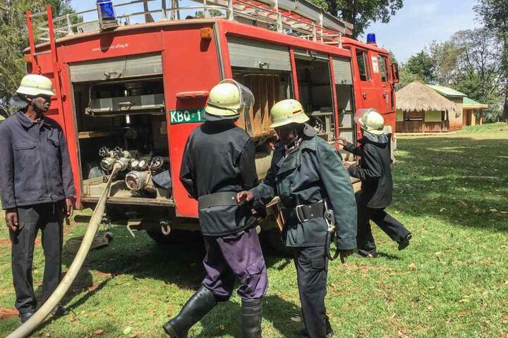 Feuerwehrleute beim Löschtraining in Kenia.