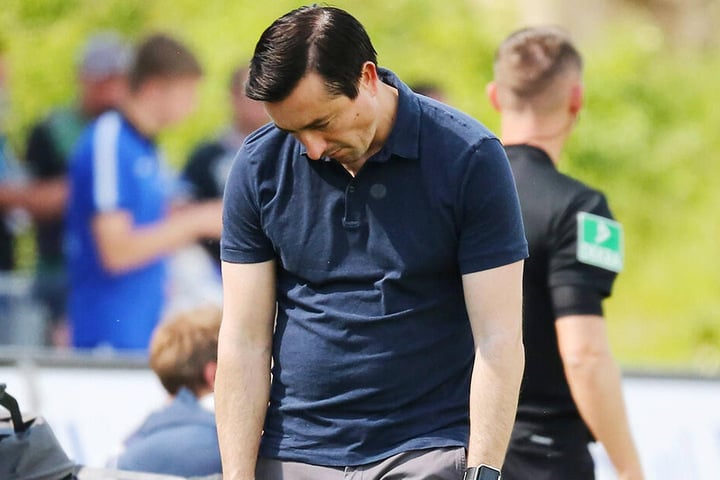 Daniel Meyer ist in sich gesackt. Das traf auf die Partie in Darmstadt zu, aber ist auch für die Zukunft seiner Mannschaft und des Trainerteams ein Sinnbild der derzeitigen Situation.
