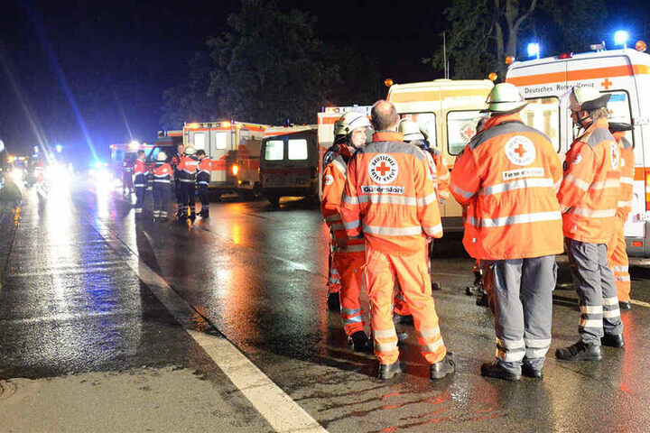 Zehn Person wurden schwer verletzt in Krankenhäuser gefahren.