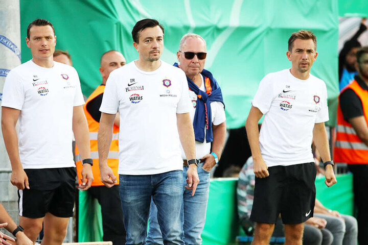Daniel Meyer (Zweiter von links) und sein Bruder André (r.) wurden vom FC Erzgebirge Aue überraschend beurlaubt. War es eine einsame Entscheidung von Präsident Helge Leonhardt (Zweiter von rechts).
