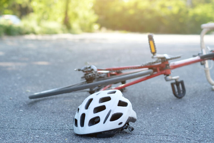Zwei Radfahrer sind in Berlin nach Stürzen gestorben. (Symbolbild)