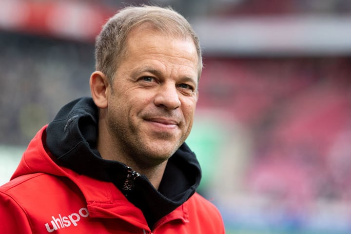 Zeigte sich nach dem Spiel sehr zufrieden: Kölns Trainer Markus Anfang (44).