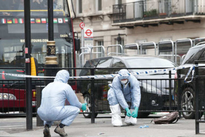 Im Londoner Regierungsviertel werden Spuren gesichert.