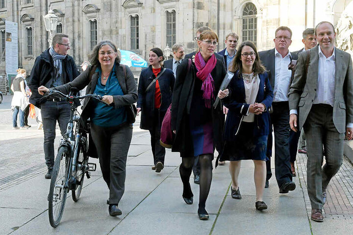 Die Grünen auf dem Weg zu den Koalitionsverhandlungen. Alle drei Parteien geben sich zuversichtlich.