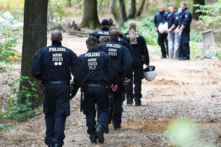 Polizisten im Hambacher Forst.