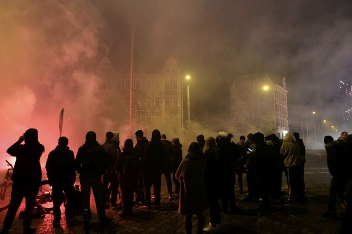 Drei im Zuge der Silvesternacht festgenommene Tatverdächtige sitzen aktuell in U-Haft.