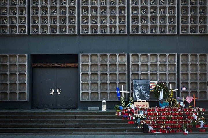 Eine Gedenkstelle für die Opfer an der Gedächtniskirche: ein Ort der Anteilnahme.