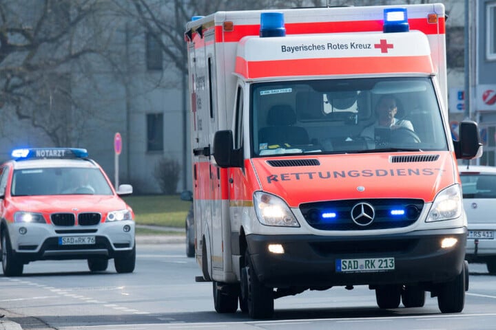 Der Rettungsdienst hat sich um zwei Verletzte gekümmert, die nach einem Shisha-Bar-Besuch eine Kohlenmonoxid-Vergiftung hatten (Symbolbild).