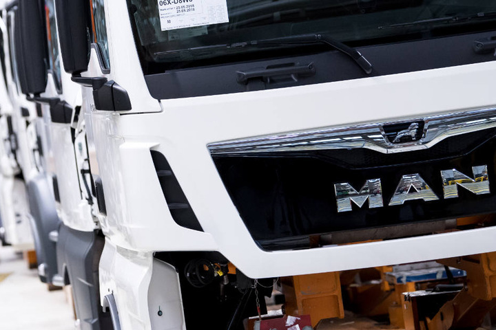 Der Lkw-Hersteller MAN muss sich in München vor dem Landgericht verteidigen.