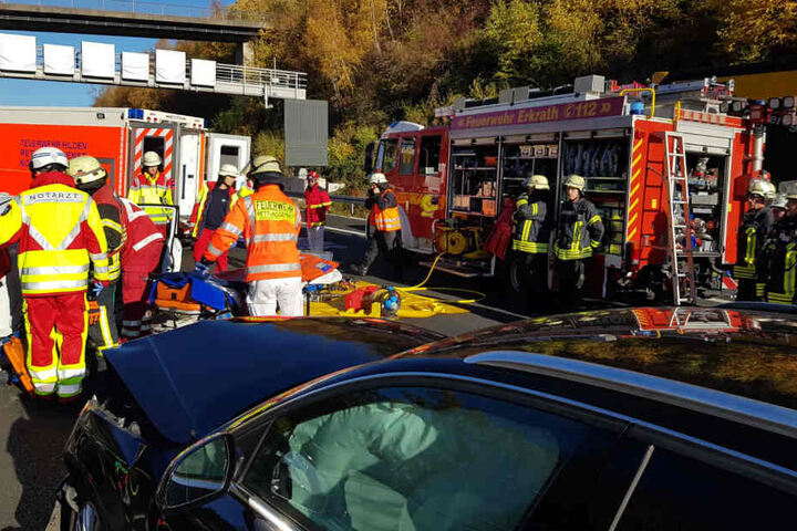 Durch die Rettungs- und Bergungsarbeiten war die A3 bei Hilden rund zwei Stunden komplett gesperrt.