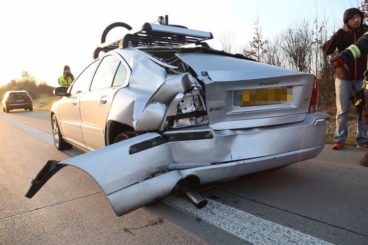 Auf diesen Volvo war der Mercedes Vito aufgefahren.