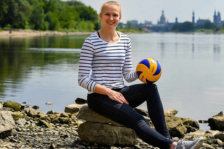 Piia Korhonen an der Elbe. Dresden wird für (mindestens) zwei Jahre die neue Volleyball-Heimat der Finnin sein.