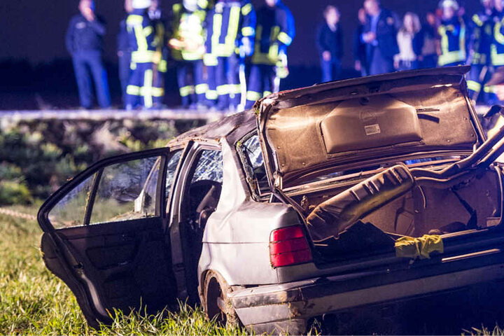 Zahlreiche Einsatzkräfte von Polizei, Rettungsdienst und Feuerwehr waren vor Ort.