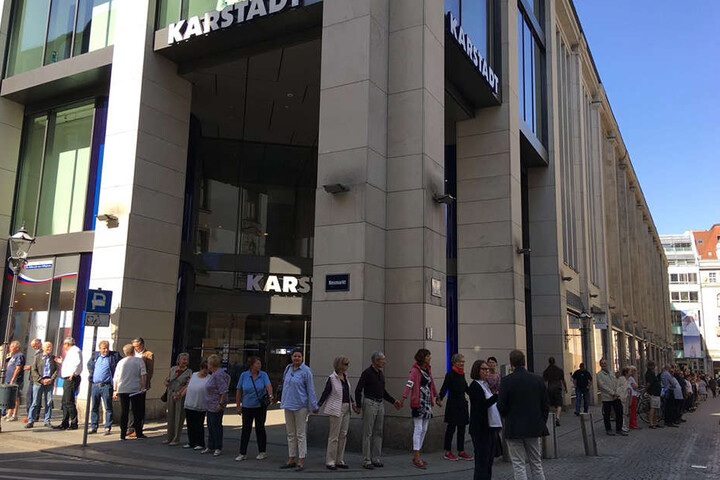 Das Leipziger Karstadt-Warenhaus - weil der Handelskonzern eine knapp 70-prozentige Mietsteigerung nicht akzeptiert, wurde ihm die Immobilie gekündigt.
