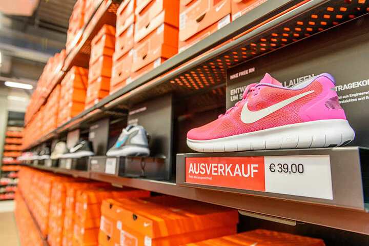 Krass: Hier gibt's bis zu 70 Prozent auf NIKE-Sachen! - TAG24 Krass: Hier gibt's bis zu 70 Prozent auf NIKE-Sachen! - TAG24