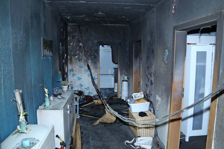 Die Wohnung sowie die darunter liegende Wohnung ist nicht mehr bewohnbar.