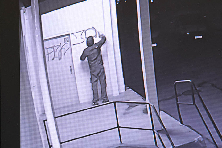 Überwachungskameras zeichneten jede Bewegung der Sprayer auf.