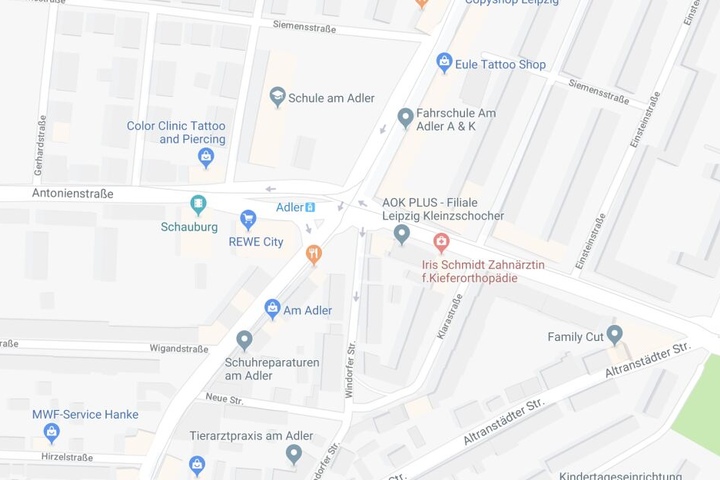 Der Unfall ereignete sich an der Haltestelle "Adler" im Stadtteil Kleinzschocher.