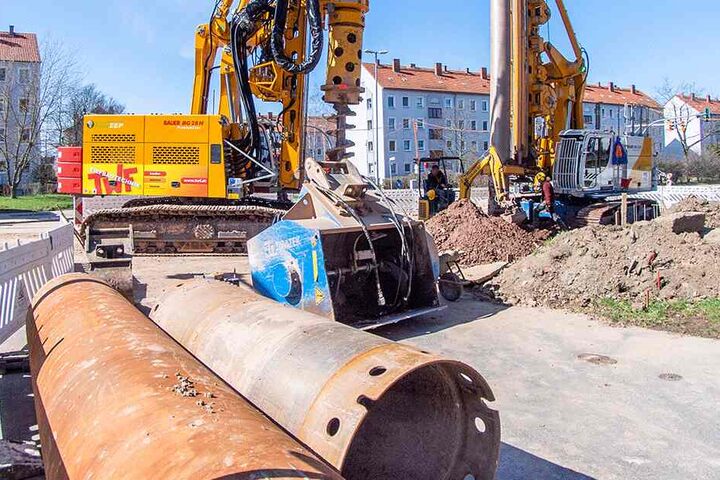 Großbaustelle Zschopauer Straße: Einige Autofahrer versuchen trotz Sperrung, um die Bagger zu kurven.