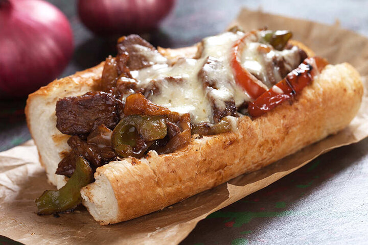 Schmecken lassen! So oder ähnlich schmackhaft sieht ein Philly Cheesesteak aus.