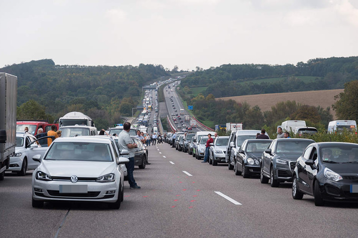 Es bildete sich ein sechs Kilometer langer Stau.