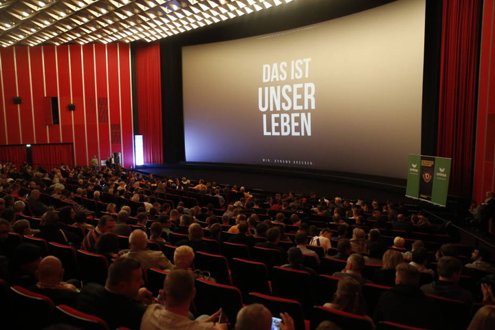 Der Saal war zur nicht öffentlichen Premiere am Freitagabend richtig gut gefüllt.