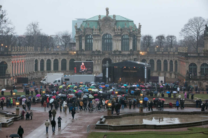 Die Gegendemonstration im Zwinger.