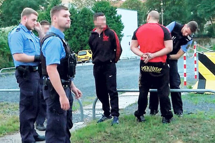 Nach der Schlägerei am Hauptbahnhof klickten bei einigen die Handschellen,
doch alle kamen wieder frei.