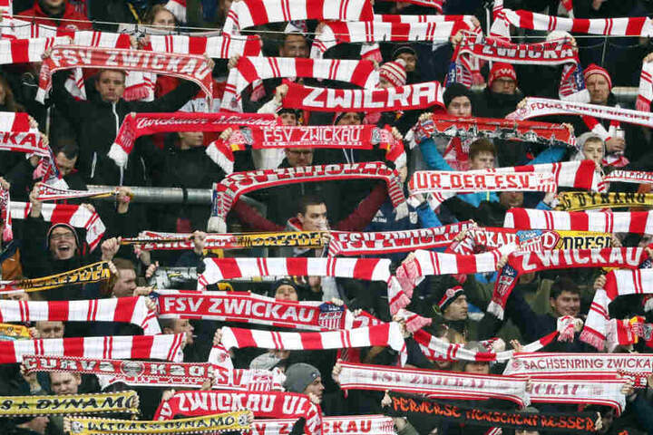 Die Zwickau-Fans mussten lange warten, jetzt steht der Termin für das Dortmundspiel in Zwickau fest.