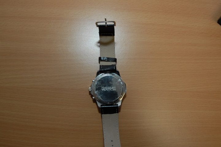 Auf der Rückseite befindet sich die Aufschrift "Atlas for Men Watch".