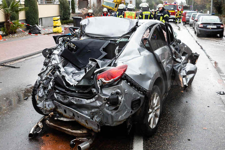Das Foto zeigt eines der beschädigten Autos.