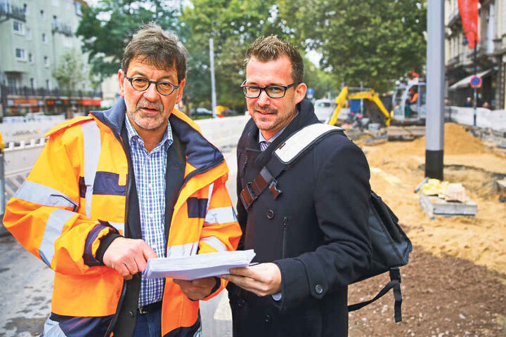 Der Chef des Straßenbauamtes, Reinhard Koettnitz (61) und Baubürgermeister
Raoul Schmidt-Lamontain (39, Grüne).