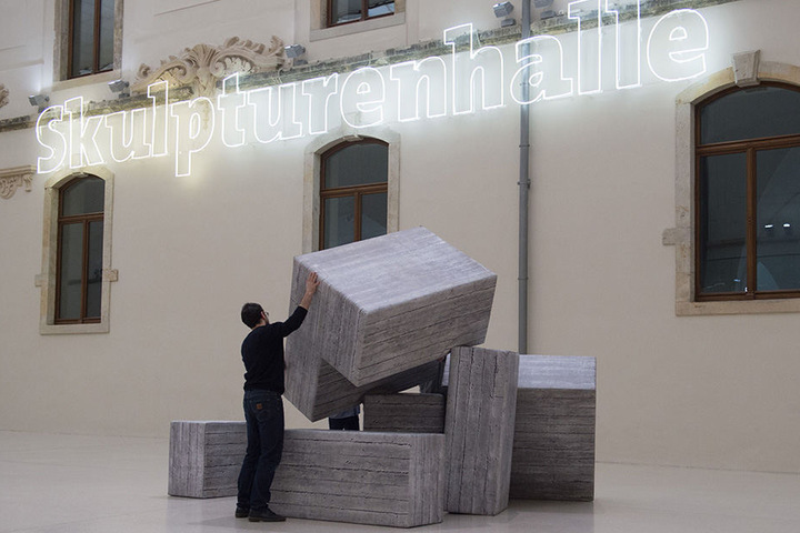 Die mobile Skulptur aus 74 Modulen wurde von der Gesellschaft für Moderne Kunst Dresden angekauft und als Dauerleihgabe zur Verfügung gestellt.