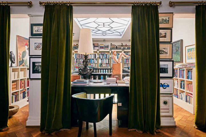 Eine Bibliothek ist auch vorhanden.