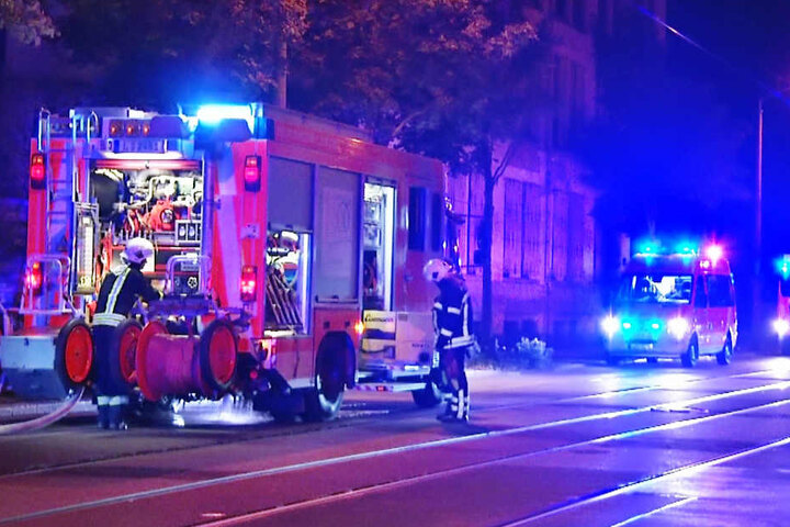 Mitten in der Nacht rückte die Feuerwehr in die Wittenberger Straße aus.