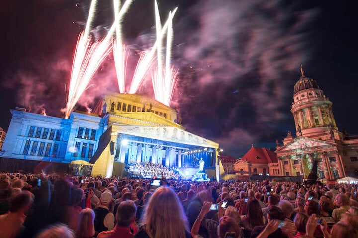 So wie hier im Juli 2017 wird der Gendarmenmarkt wieder zur spektakulären Open-Air-Bühne.