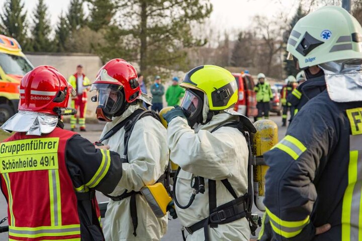 Im Einsatz waren mehr als 50 Kameraden von Feuerwehr und Rettungsdienst.