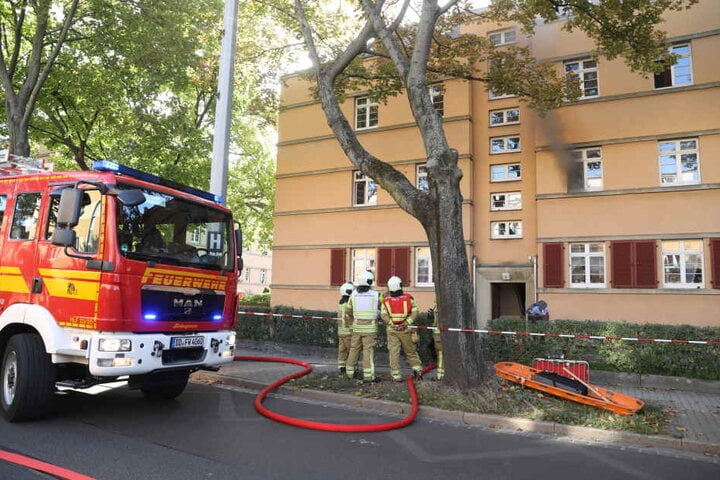 Die Feuerwehr bekam die Flammen schnell unter Kontrolle. Dennoch mussten Mutter und Kind vorsorglich ins Krankenhaus.