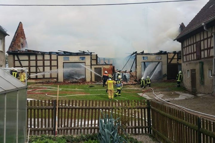 Die Feuerwehr löschte den Großbrand.