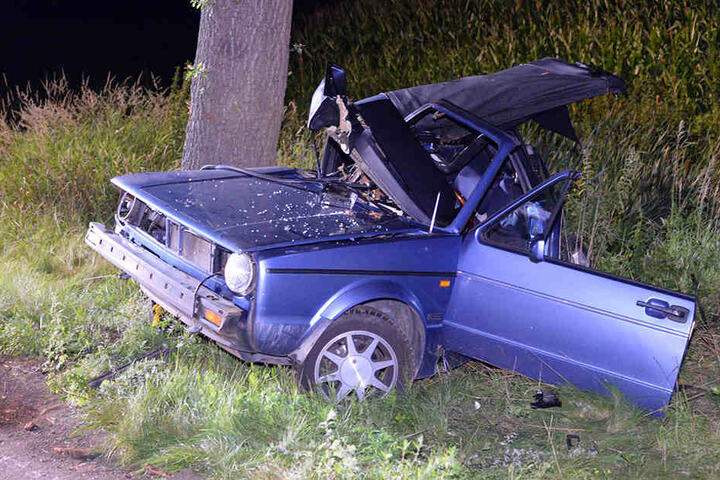Mit schweren Verletzungen kam der Fahrer ins Krankenhaus.