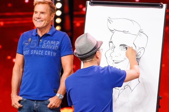Schnellzeichner Xi Ding porträtiert Jurymitglied Dieter Bohlen.
