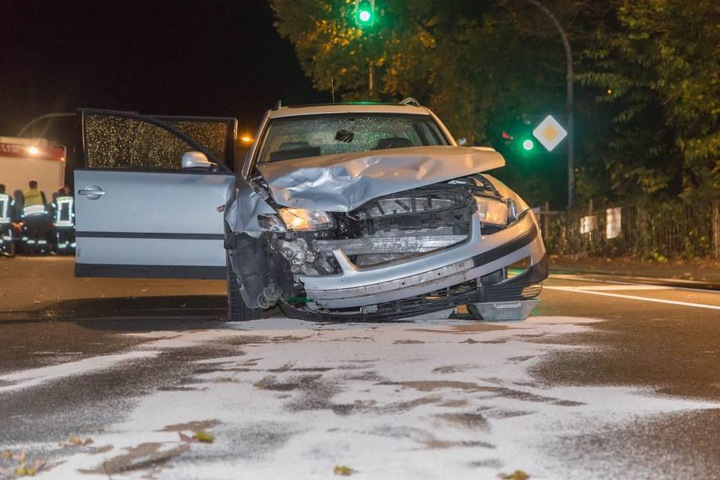 Wie es zu dem heftigen Unfall kam, steht noch nicht fest.